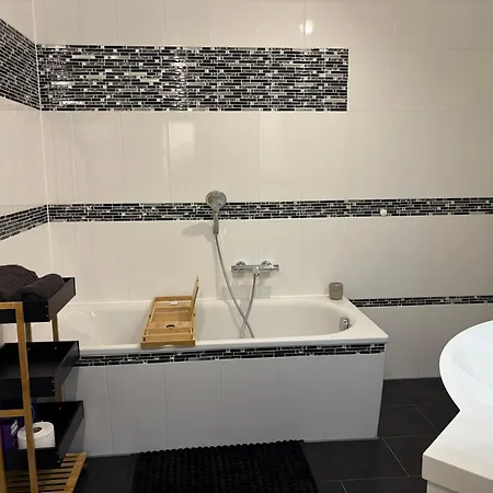 Apartamento Neu Große Und Gemütliche In I Kamin I Ruhige Sonnenterrasse I Parkplatz Kostenfrei *