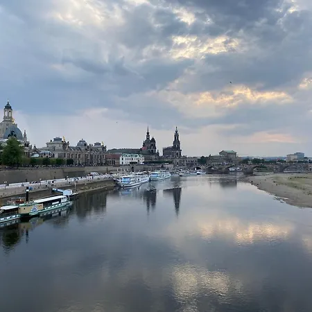 Neu Grosse Und Gemuetliche In I Kamin I Ruhige Sonnenterrasse I Parkplatz Kostenfrei Апартаменты *