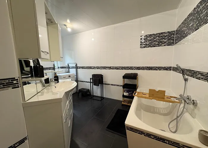 Neu Große Und Gemütliche In I Kamin I Ruhige Sonnenterrasse I Parkplatz Kostenfrei Apartamento