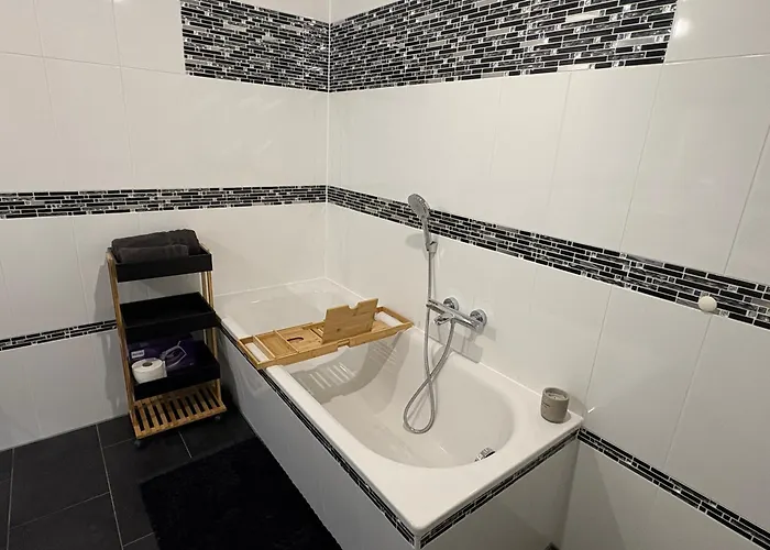 Neu Grosse Und Gemuetliche In I Kamin I Ruhige Sonnenterrasse I Parkplatz Kostenfrei Apartment