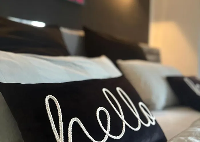 Neu Grosse Und Gemuetliche In I Kamin I Ruhige Sonnenterrasse I Parkplatz Kostenfrei Apartman