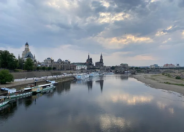 Neu Grosse Und Gemuetliche In I Kamin I Ruhige Sonnenterrasse I Parkplatz Kostenfrei Apartman *