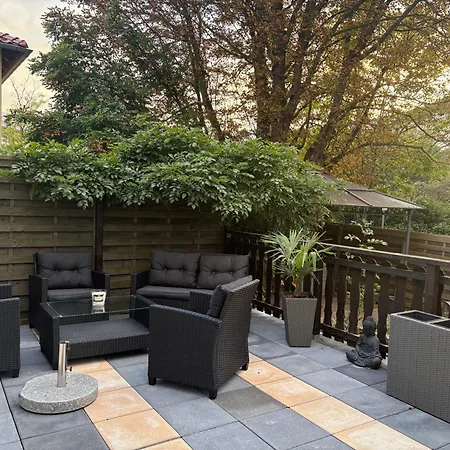 Neu Grosse Und Gemuetliche In I Kamin I Ruhige Sonnenterrasse I Parkplatz Kostenfrei Apartman