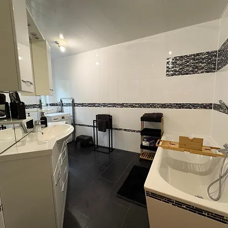 Neu Grosse Und Gemuetliche In I Kamin I Ruhige Sonnenterrasse I Parkplatz Kostenfrei Apartman